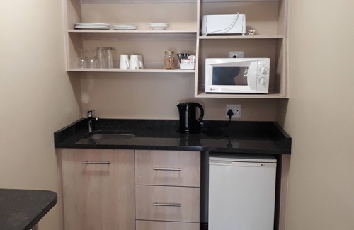 Beaufort West House | 17 on Bird Guest House