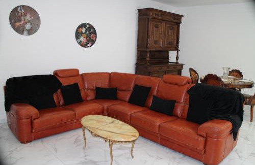 Le Dorat House | 1712Villacarre Holiday Gite