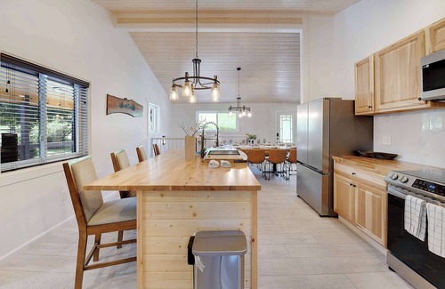 Sevierville House | 18 Guest Family Fun | Pickleball Court | PlaySpace