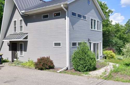 Lake Delton Villa | 18 person Villa located right across Lake Delton