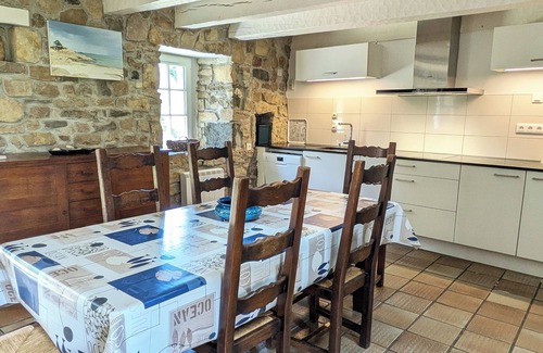 Crozon House | 18 th century Cottage house close to the beach