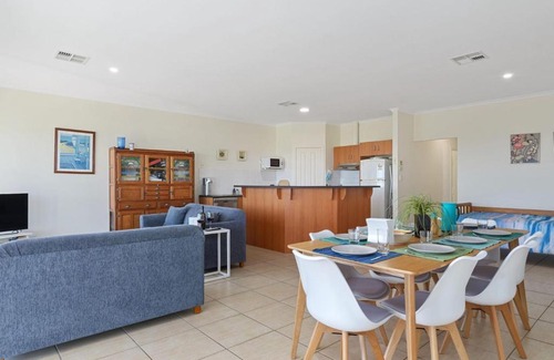 Normanville House | 18 Turnberry Drive