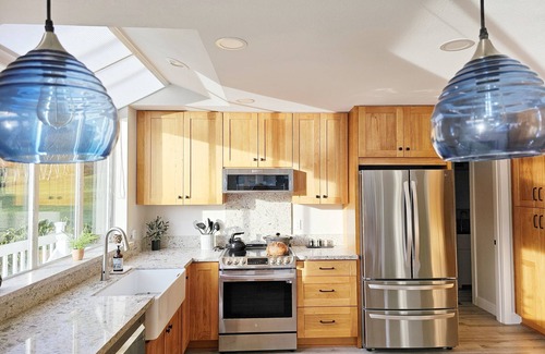 Agate House | 180' private beach and spacious entertainment oasis on Hammersley Inlet for 8!