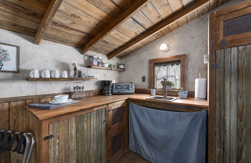 Fredericksburg Cabin | 1800's Cactus Cabin/Hot Tub/Voted Most Romantic! Close to Downtown! Peaceful!