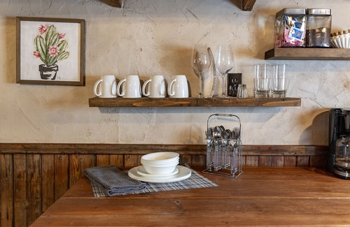 Fredericksburg Cabin | 1800's Cactus Cabin/Hot Tub/Voted Most Romantic! Close to Downtown! Peaceful!