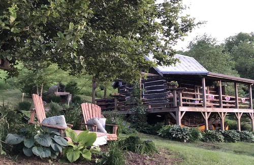 Bellevue Cabin | 1850 Rustic Cabin 20acre Prairie 3stocked ponds