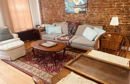 Historic Downtown House | 1856 Historical vintage Row House Sleep 8 ppl only 5min to NYC