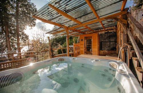 Halfmoon Bay Bed & Breakfast | 186 m² Bed and breakfast ∙ 4 bedrooms ∙ 8 guests