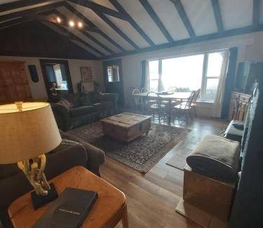 Halfmoon Bay Bed & Breakfast | 186 m² Bed and breakfast ∙ 4 bedrooms ∙ 8 guests