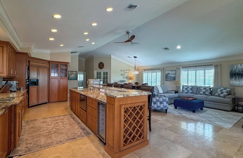 Marco Island House | 1864 Honduras: Large waterfront vacation house!