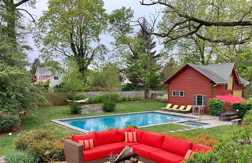 Mamaroneck House | 1870 Restored Victorian with Pool, sleeps 12, walking distance to train to NYC.
