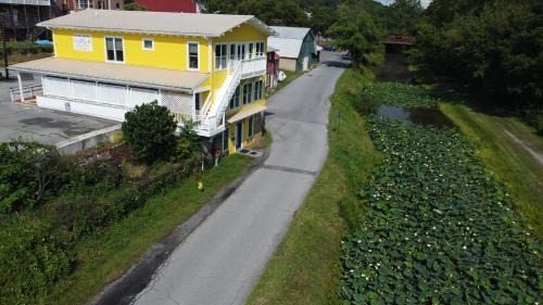 Hancock House | 1878 RiverRun B&B - Waterfront, Self-Serve Breakfast, WiFi, Trail and River access