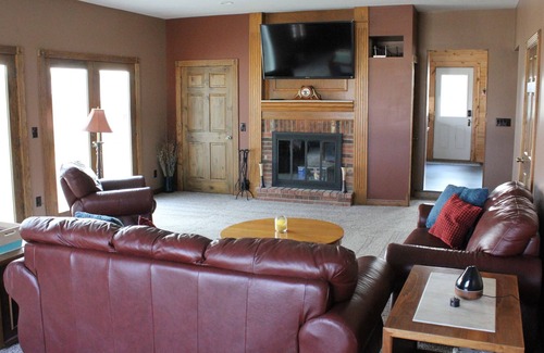 Brimfield House | 1885 Inn - Brick Farmhouse in the Country