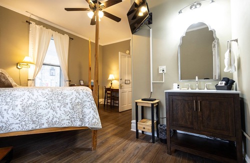 Hendersonville Bed & Breakfast | 1898 Waverly Inn