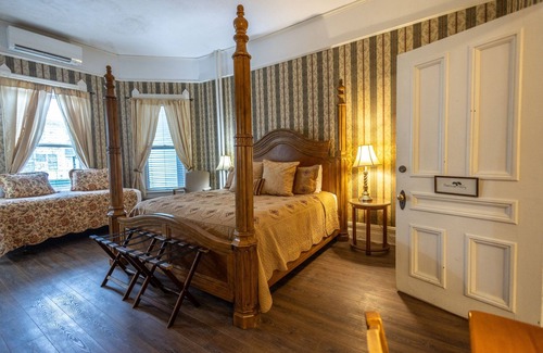 Hendersonville Bed & Breakfast | 1898 Waverly Inn