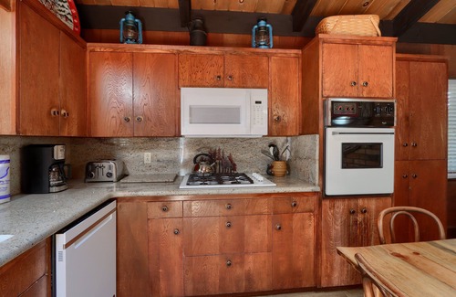 North Wawona Cabin | (18B) Hiltbrand Hangout at The Redwoods In Yosemite