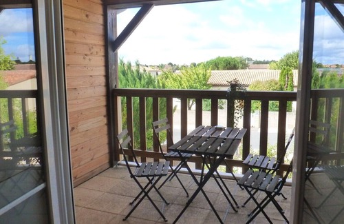 Chasseneuil-du-Poitou Apartment | 18moliere fr 4 pers. sheets, towels & cleaning included