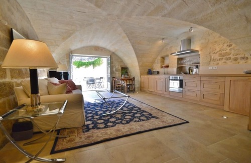 Uzes House | 18th century property in Uzès historical Center with courtyard and fountain