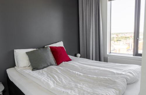 Kallio Apartment | 18th Floor Helsinki High Point 1 BDR Apartment with City View - Free Garage Parking