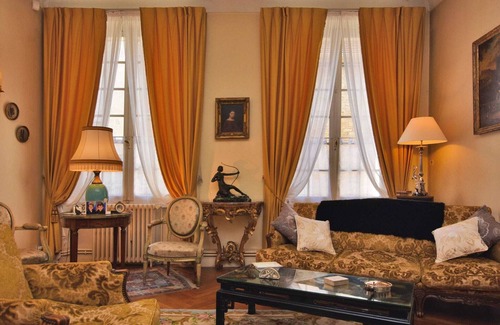 Villefranche-du-Perigord House | 18th century character home with garden, in the heart of a historic village