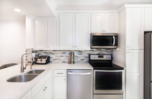 Bella Vista Villa | 1900 ft from beach Luxury Jupiter Beach Villa! private entrance community pool