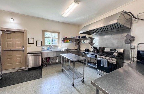 Conway House | 1908 Conway Meeting House | 5 Bedroom, Lake Access