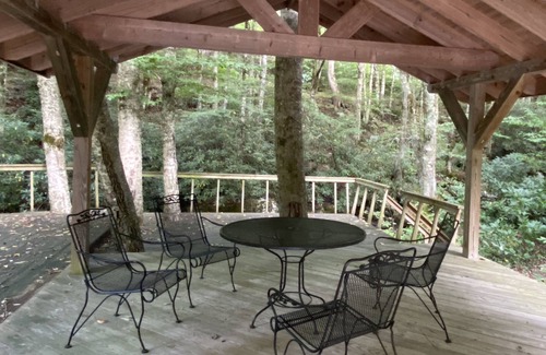 Cattail Creek Cabin | 1930’s Log Cabin on Rushing Creek!