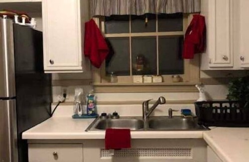 Katy House | 1940's Charming Home w/Lake-Park View in Quiet, very Family Friendly Area