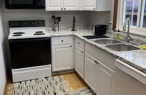 Hendersonville Cottage | 1940's Cottage