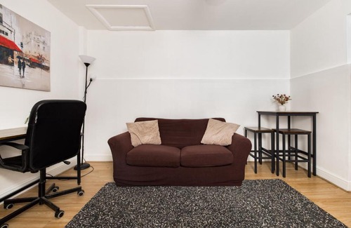 Grove Green Apartment | 1BD Apartment near Olympic Park, East London