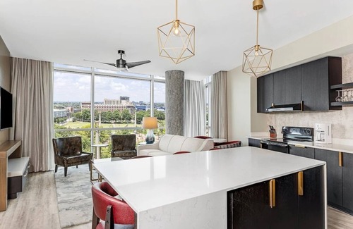 Downtown Atlanta Resort | 1BD/Atlanta - Downtown w/Rooftop Pool and Pool Bar!