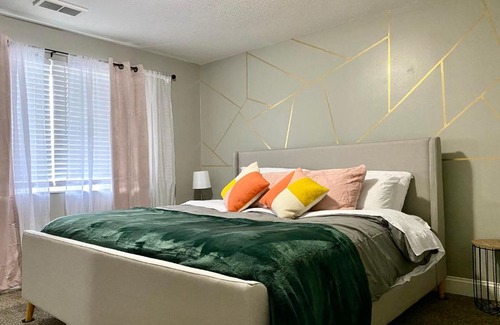 Rosedale Apartment | 1bed 1 bath Condo with Movie Projector!