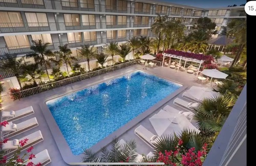 Kissimmee Apartment | 1bed 1bath with AC and 2 complementary bottles of Florida sourced spring water!