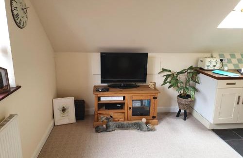 Giltbrook Apartment | 1Bed Village Annexe Sleeps 2 - Parking & Wifi