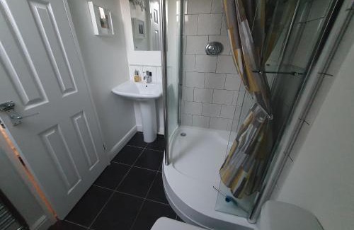 Giltbrook Apartment | 1Bed Village Annexe Sleeps 2 - Parking & Wifi