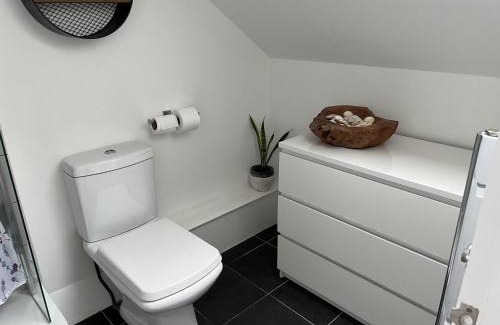 Giltbrook Apartment | 1Bed Village Annexe Sleeps 2 - Parking & Wifi