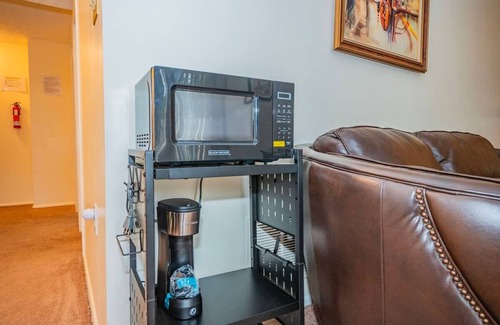 Bowie House | 1Bedroom Newly Renovated Basement Suite w/Parking