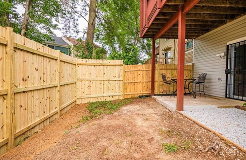 Bowie House | 1Bedroom Newly Renovated Basement Suite w/Parking