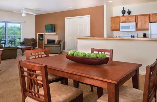 Kaiser Condo | 1br Condo in Ozark Area-Water & Amusement Parks