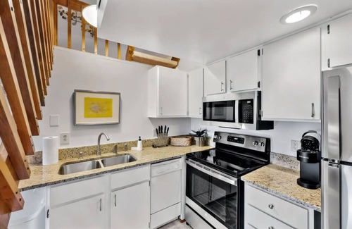 Mount Adams Apartment | 1BR Condo Steps to the Monastery, Cafes, and More