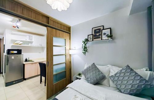 Pembo Apartment | 1BR Condotel Ridgewood Towers Near Airport #RW03-1
