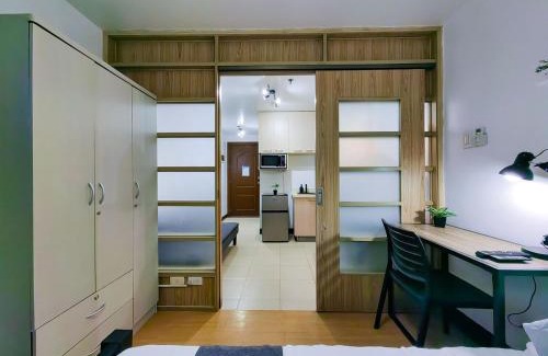 Pembo Apartment | 1BR Condotel Ridgewood Towers Near Airport #RW04-1