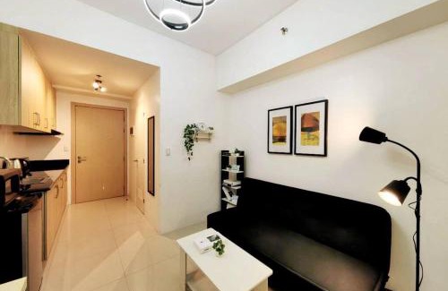Barangka Ilaya Apartment | 1BR Condotel with Balcony at SM Light Residences #LT05