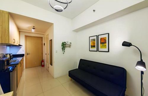 Barangka Ilaya Apartment | 1BR Condotel with Balcony at SM Light Residences #LT05