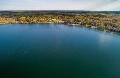 Mayfield House | 1BR Fife Lake Haven with Fire Pit & Hot Tub