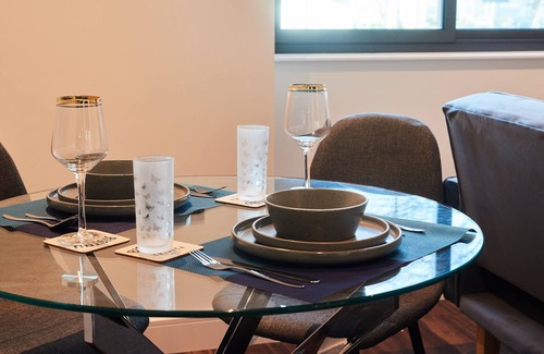 Slough Apartment | 1BR Flat With a Double Bed - New Eton House Residence Slough