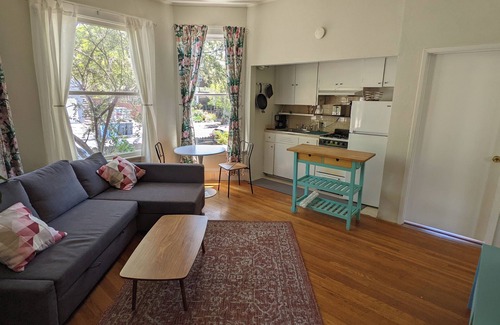 Upper Telegraph Apartment | 1BR in perfect Berkeley location - patio & yard!