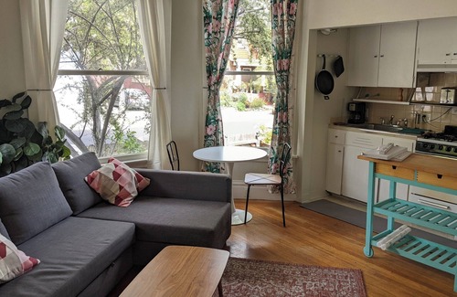 Upper Telegraph Apartment | 1BR in perfect Berkeley location - patio & yard!