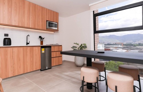 San Diego Apartment | 1BR + Jacuzzi – El Poblado, Coworking Ready