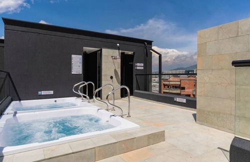 San Diego Apartment | 1BR + Jacuzzi – El Poblado, Coworking Ready